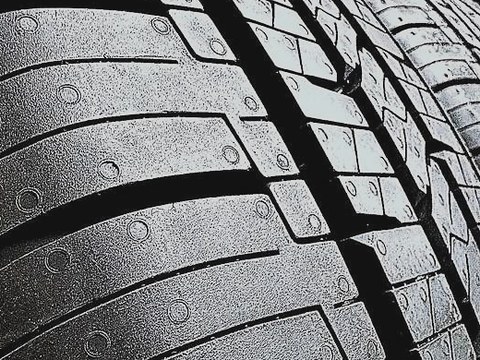 Close-up of deep tread on a new tire sold at Llantera Del Norte INC in Aurora, Colorado / Detalle del dibujo profundo de una llanta nueva en Llantera Del Norte INC, Aurora, Colorado